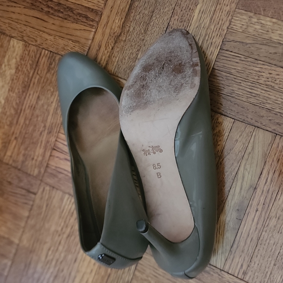 Coach patent leather taupe pumps 8.5b - Picture 5 of 5